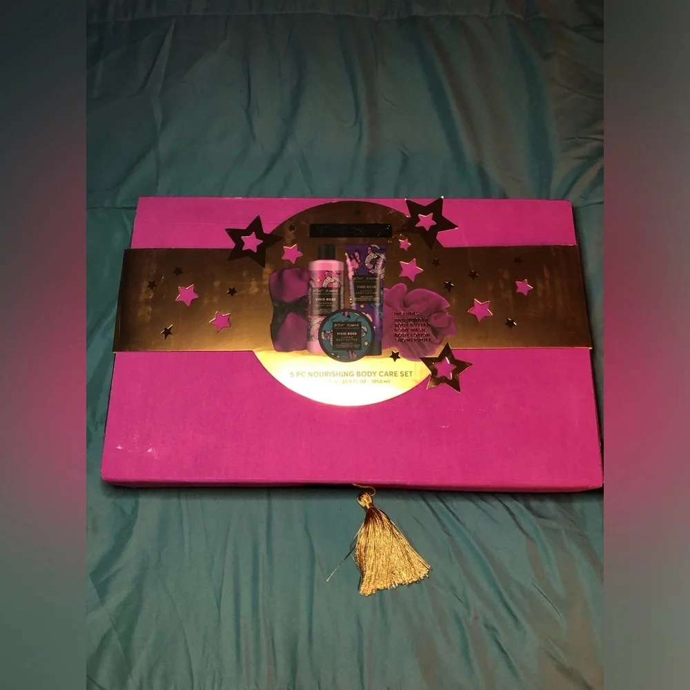 🌺🎀🍬Betsey Johnson Purple/ Magenta Body Wash Collection🎀🍬🌺
